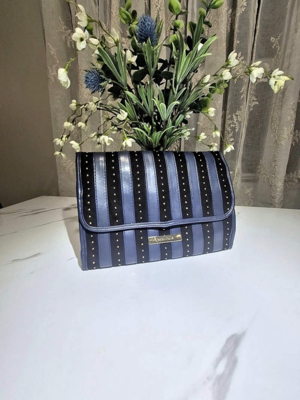 TartanTWine .Hanging Travel Cosmetic Bag in Black Like New